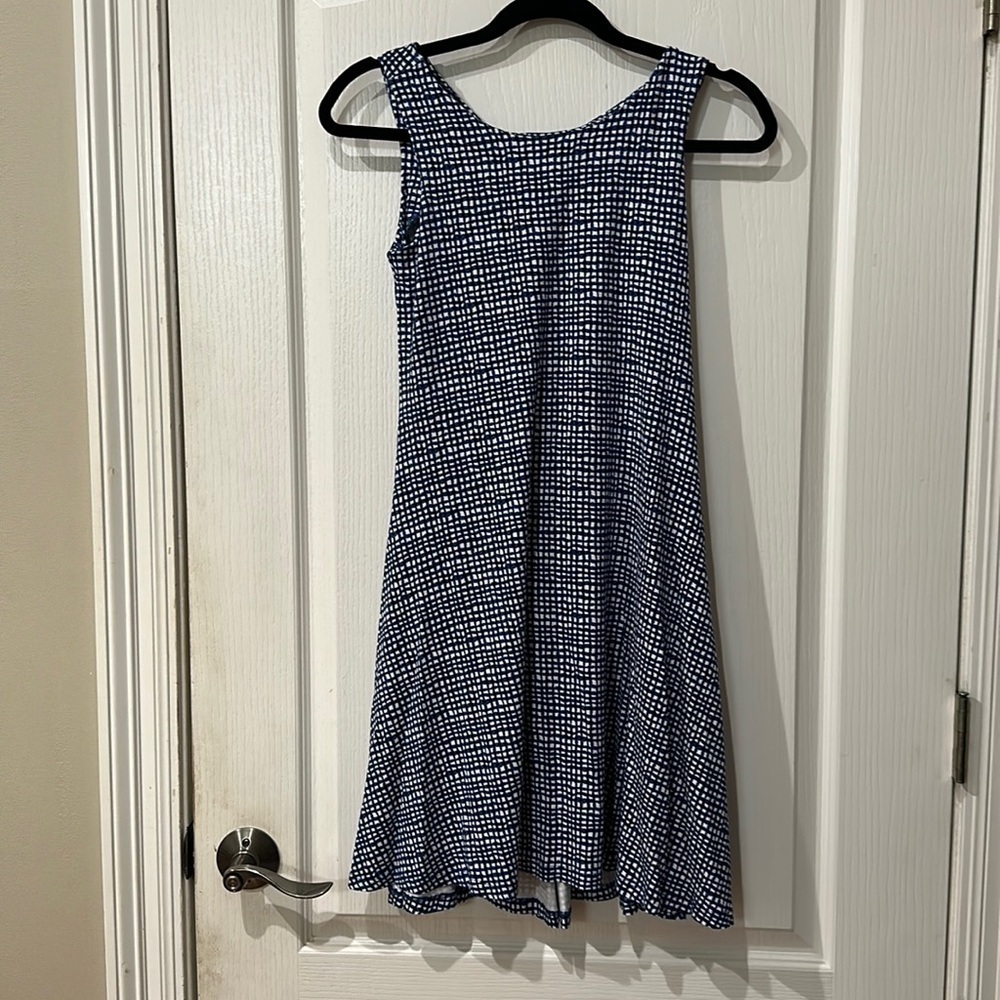 Mercer & Madison Sz S blue and white short sleeve tye back neck line NWOT
